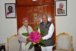 राज्यपाल शिव प्रताप शुक्ल से पंजाब के राज्यपाल बनवारीलाल पुरोहित ने भेंट की