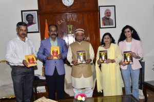 राज्यपाल ने किया अश्वनी वर्मा की दो पुस्तकों का विमोचन