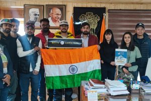 लाहौल स्पीति के नीलदा पीक के लिए 7 सदस्यीय पर्वतारोहित रवाना
