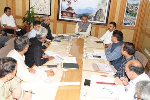 मुख्यमंत्री ने सड़क परियोजनाओं के निर्माण कार्यों की समीक्षा की