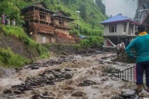 नदी-नालों के पास घर बनाने वाले हो जाएं सावधान